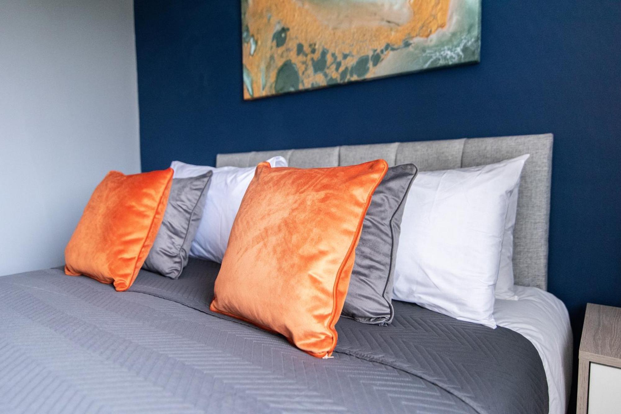 3 Bed Apartment - Perfect For Contractors Near Liverpool Airport Hale  Exterior photo