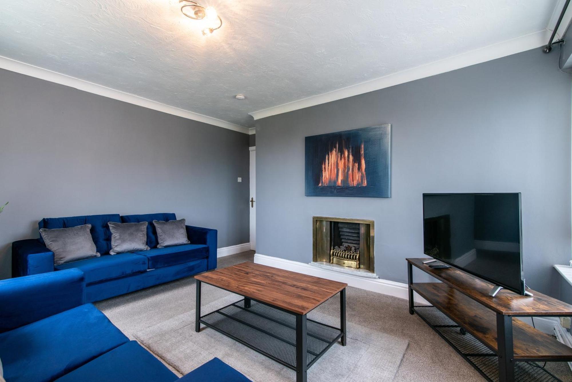 3 Bed Apartment - Perfect For Contractors Near Liverpool Airport Hale  Exterior photo