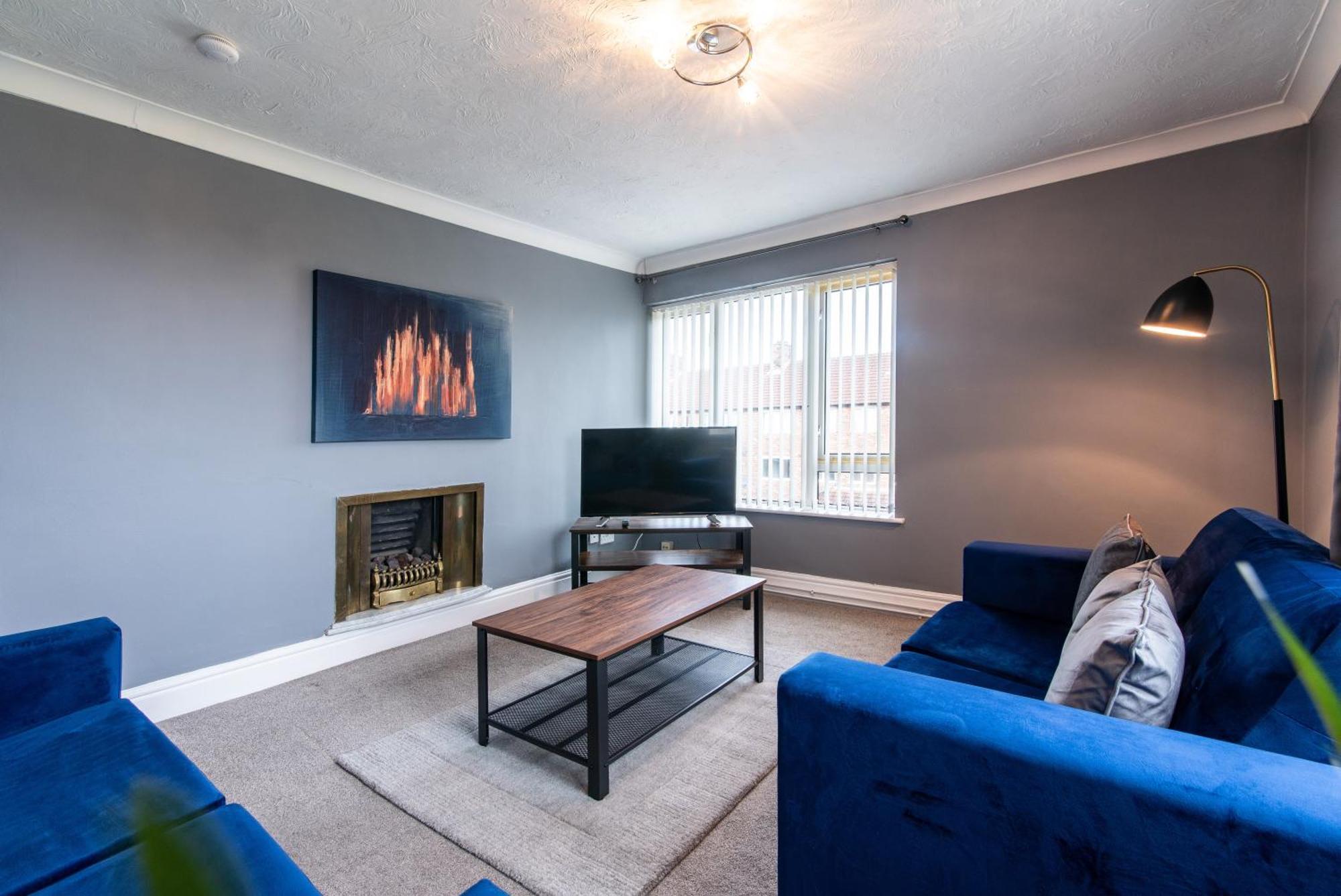 3 Bed Apartment - Perfect For Contractors Near Liverpool Airport Hale  Exterior photo
